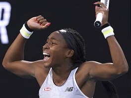 Amerianka Coco Gauffov se raduje z postupu do osmifinle Australian Open.