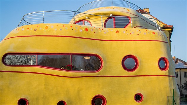 Kromě čepičky budou na jaře dělat kolem objektu terénní úpravy a dokončí několik drobností.