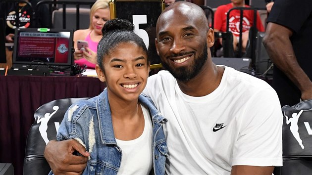 Gianna Bryant a jej tta Kobe Bryant (Las Vegas, 27. ervence 2019)