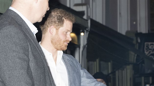 Princ Harry pi odchodu z Ivy Chelsea Garden po soukrom veei pro jeho charitu Sentebale (Londn, 19. ledna 2020)