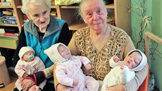 Neobvyklou pomůcku, realistické panenky reborn, používají nově s velkým... Neobvyklou pomůcku, realistické panenky reborn, používají nově s velkým...