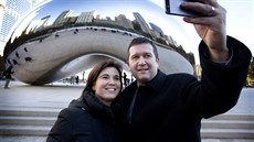 Jan Hamáček s tehdejší manželkou Kamilou při pracovní návštěvě Chicaga (20.... Jan Hamáček s tehdejší manželkou Kamilou při pracovní návštěvě Chicaga (20....