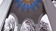 Výmalba klenby meteorologického altánku v Šumperku se záhadnou symbolikou.