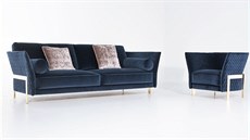 Modrý samet na alounném nábytku dodává interiéru na eleganci i honosnosti....