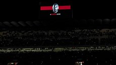 Fotbalisté AC Milán společně se svými fanoušky uctili památku tragicky zesnulé... Fotbalisté AC Milán společně se svými fanoušky uctili památku tragicky zesnulé...