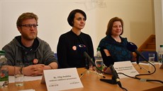 Ředitelka Památníku Lidice Martina Lehmannová (uprostřed), zástupkyně ředitelky... Ředitelka Památníku Lidice Martina Lehmannová (uprostřed), zástupkyně ředitelky...