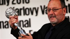 Jean Reno pevzal Cenu prezidenta festivalu (4. ervence 2016).