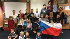 Česká škola v Edinburghu, vlevo je Veronika Macleodová, vpravo Radka... Česká škola v Edinburghu, vlevo je Veronika Macleodová, vpravo Radka...