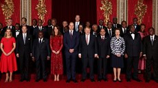 Princ William, vévodkyn Kate, britský premiér Boris Johnson a nkteí lenové...