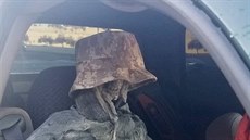 Policisté v Arizoně zastavili muže, který měla na předním sedadle kostru... Policisté v Arizoně zastavili muže, který měla na předním sedadle kostru...