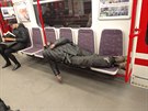 Je pravda, že trasa metra B je nejdelší, a tak je poslední dobou stále více využívána jako noclehárna pro občany bez domova. Je pravda, že trasa metra B je nejdelší, a tak je poslední dobou stále více využívána jako noclehárna pro občany bez domova.