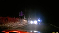 Řidič ujížděl policistům patnáct kilometrů, zastavil jej až zátaras Řidič ujížděl policistům patnáct kilometrů, zastavil jej až zátaras