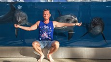 Jediný český delfinoterapeut Oldřich Bureš Jediný český delfinoterapeut Oldřich Bureš