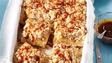 Jablečné cheesecake řezy s karamelem Jablečné cheesecake řezy s karamelem