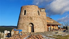 Fotografie téměř hotové počáteční fáze stavby repliky rozhledny, která vzniká... Fotografie téměř hotové počáteční fáze stavby repliky rozhledny, která vzniká...