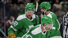 Radek faksa (12), Alexander Radulov (47) a Jamie Benn (14) oslavuj gl Dallasu.