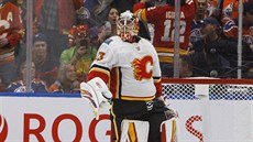 David Rittich z Calgary oslavuje výhru nad Edmontonem. David Rittich z Calgary oslavuje výhru nad Edmontonem.