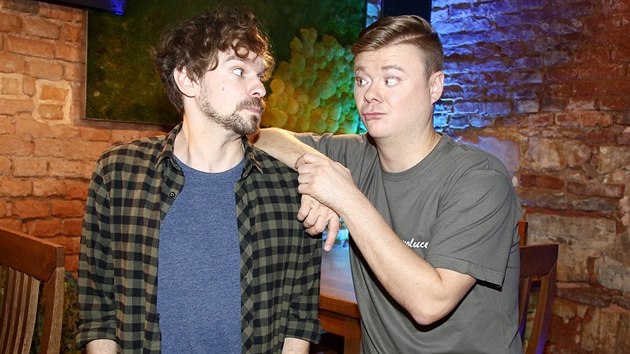 Petr Buchta a Filip Kaňkovský v seriálu Po hlavě Petr Buchta a Filip Kaňkovský v seriálu Po hlavě