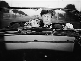Yvonne Furneauxová a Marcello Mastroiani ve filmu Sladký život (1960) režiséra... Yvonne Furneauxová a Marcello Mastroiani ve filmu Sladký život (1960) režiséra...