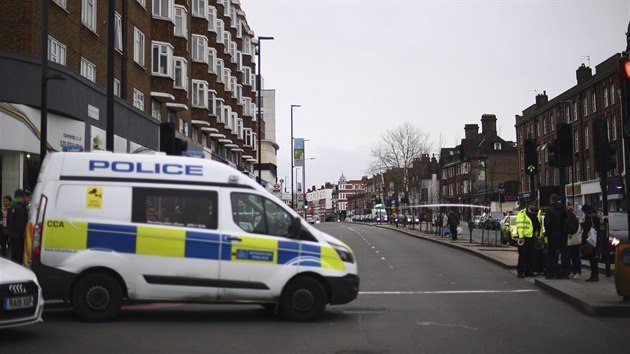 Britsk policie v jinm Londn zastelila mue, kter noem vn zranil nkolik lid. (2 nora 2020)
