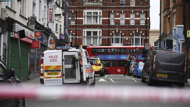 Britsk policie v jinm Londn zastelila mue, kter noem vn zranil nkolik lid. (2 nora 2020)