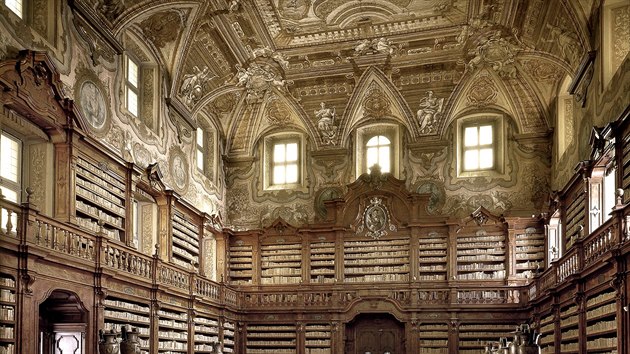 Jsou vzneen, koncentruje se v nich historie vdn. Italsk fotograf Massimo Listris starobylm knihovnm propadl. Takto zachytil neapolskou knihovnu s nzvem Biblioteca Statale Oratoriana dei Girolamini, veejnosti se otevela v roce 1566.