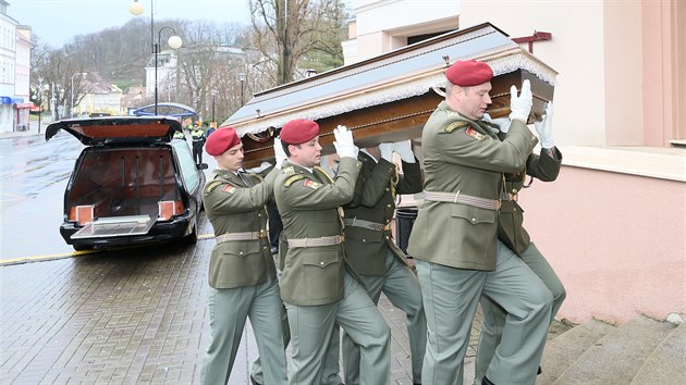 Posledn rozlouen s bvalm pedsedou Sentu R a dlouholetm teplickm primtorem Jaroslavem Kuberou v Krunohorskm divadle v Teplicch. (3. nora 2020)