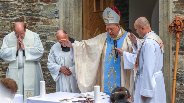 V nedli 17. z 2017 dokonenou kapli Panny Marie Bolestn vysvtil svtc biskup eskobudjovick Pavel Posd.