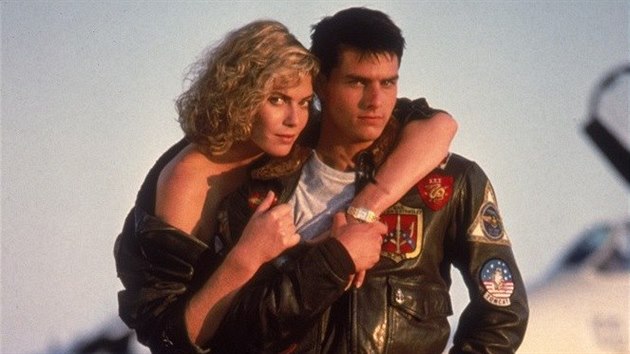 Kelly McGillisov a Tom Cruise ve filmu Top Gun (1986)