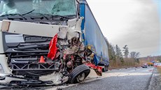 Poblíž Hrádku nad Nisou se střetl osobní vůz a kamion. Poblíž Hrádku nad Nisou se střetl osobní vůz a kamion.