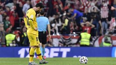 Zklamaný kapitán Barcelony Lionel Messi po inkasovaném gólu v pohárovém... Zklamaný kapitán Barcelony Lionel Messi po inkasovaném gólu v pohárovém...