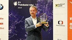 Zakladatel společnosti Kiwi.com Oliver Dlouhý převzal krajskou trofej v soutěži... Zakladatel společnosti Kiwi.com Oliver Dlouhý převzal krajskou trofej v soutěži...
