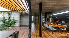 Atrium nabízí potřebné soukromí svým obyvatelům. Otevřením posuvných stěn se... Atrium nabízí potřebné soukromí svým obyvatelům. Otevřením posuvných stěn se...