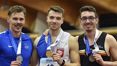 Na snímku pózují s medailemi zleva druhý Adam Sebastian Helcelet, vítěz Ondřej... Na snímku pózují s medailemi zleva druhý Adam Sebastian Helcelet, vítěz Ondřej...