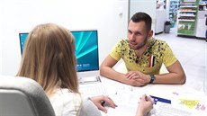 Reportér Matěj Smlsal se nechal v lékárně otestovat, zda nemá demenci či... Reportér Matěj Smlsal se nechal v lékárně otestovat, zda nemá demenci či...