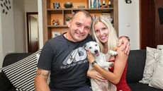 Pravou rodinnou pohodu dotváří nejen dcera Eliška, ale i pejsek. Pravou rodinnou pohodu dotváří nejen dcera Eliška, ale i pejsek.
