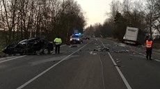 Tragická dopravní nehoda osobního auta a kamionu na Vysočině. Tragická dopravní nehoda osobního auta a kamionu na Vysočině.