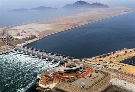 Hladina moří stoupá, vědci chtějí zachránit Evropu gigantickou hrází Největší mořskou hrází na světě je Saemangeum Seawall v Jižní Koreji, která má... | na serveru Lidovky.cz | aktuální zprávy