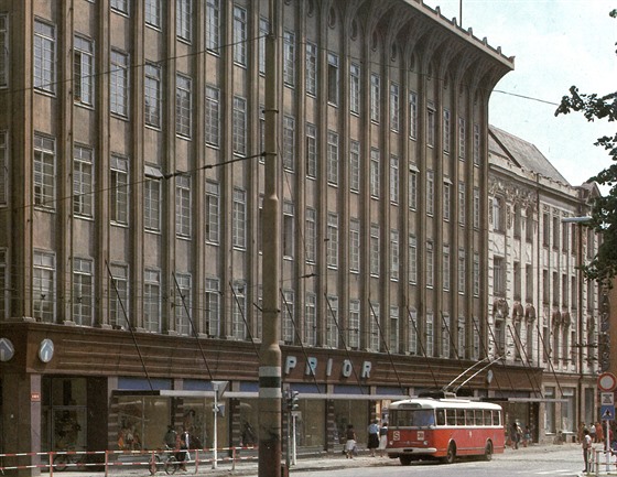 Opavský obchodní dm Breda, tehdy Prior, na zaátku 80. let minulého století.