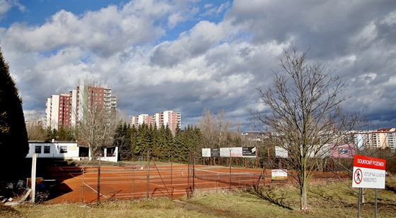V areálu tenisových kurt na brnnských Vinohradech se plánovala výstavba rekreaního centra. V novém plánu se developer Jií Marálek spokojil s jejich obnovou.