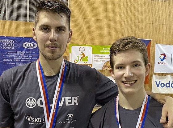 Jaromír Janáek (vlevo) a Tomá vejda se zlatými medailemi z mistrovství...