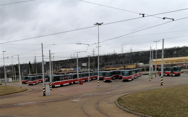 V Hloubětíně čekají již vyřazené tramvaje T6A5 čeká je buď sešrotování nebo koupě fanoušky či jiným dopravním podnikem. Pokud ještě mají jinde jezdit musejí však projít opravou.Část by jich ještě měla jezdit v ulicích Prahy do konce tohoto roku.