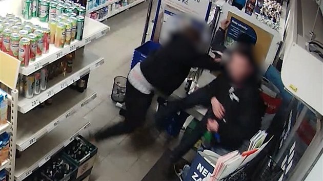 Dva muži zaútočili na poškozeného Dva muži zaútočili na poškozeného