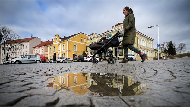 Z ptačí perspektivy připomíná přibyslavské Bechyňovo náměstí půlkruh, volnou... Z ptačí perspektivy připomíná přibyslavské Bechyňovo náměstí půlkruh, volnou...