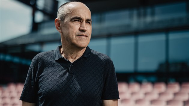 Trenér Václav Kotal povýšil od rezervy ke sparťanskému áčku. Trenér Václav Kotal povýšil od rezervy ke sparťanskému áčku.