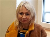 Obžalovaná lékárnice Iveta Kukačová před zahájením soudního líčení. (19. února... Obžalovaná lékárnice Iveta Kukačová před zahájením soudního líčení. (19. února...