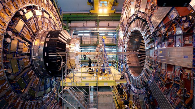 Detektor stic CMS (na snmku) pat k nejvtm zazenm v urychlovai Evropsk organizace pro jadern vzkum (CERN).