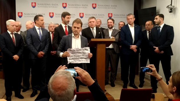 Pedseda hnut OLaNO Igor Matovi naruil tiskovou konferenci slovensk vldn strany Smr-SD. (16. jna 2019)