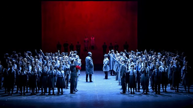 Pvodn opera Davida Radoka a Marka Ivanovie, kter mla svtovou premiru v brnnskm Jankov divadle, ukazuje, e dav zamv kadmu tyranovi.