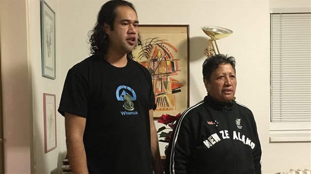Miroslavu Zikmundovi pijeli do Zlna gratulovat ke 101. narozeninm tak lenov maorsk folklorn skupiny.